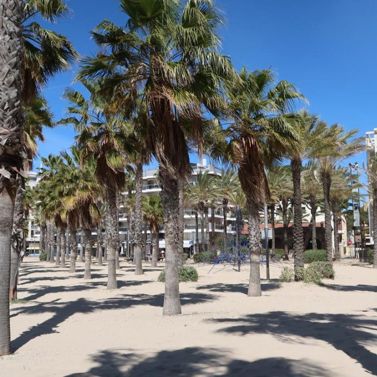 SOLIMAR 10 SALOU Solo FAMILIAS con Parking y piscina - Two-Bedroom Apartment - 97