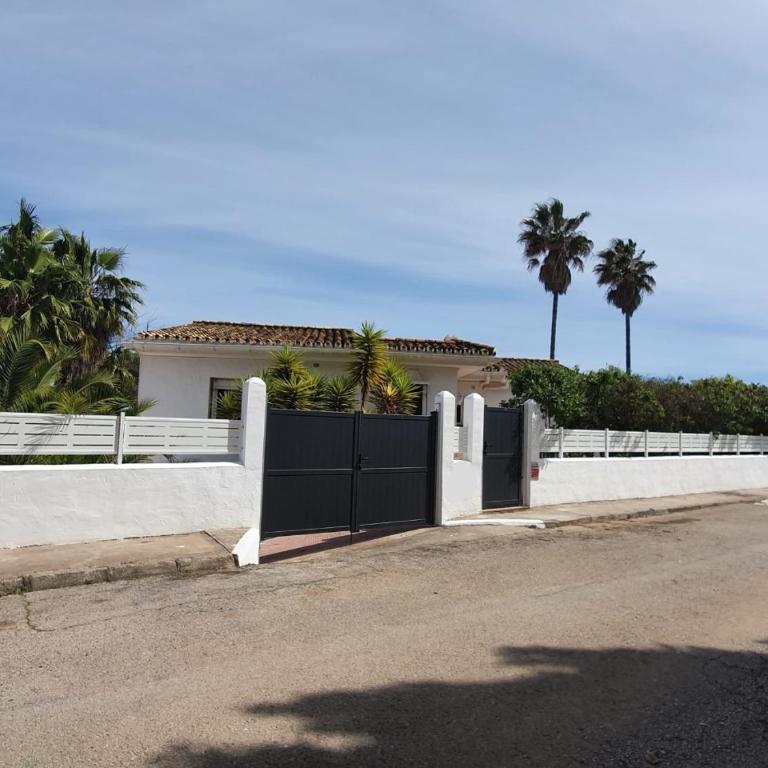 5 Bedroom Villa with HEATED Pool with breath-taking Sea Views, Walking distances to Shops Restaurants Beach - Villa - 29