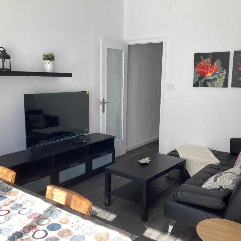 Spacious vintage 18 - Standard Apartment - 8