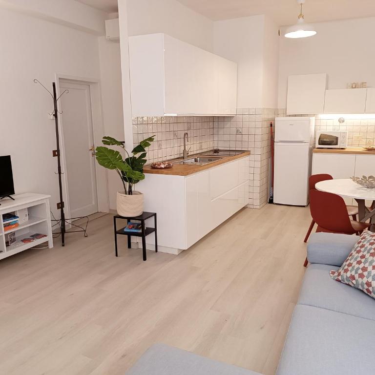 Handy House - Two-Bedroom Apartment - 13