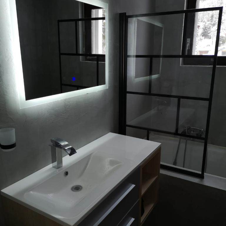 Appartement proche remontées refait à neuf - Apartment mit 2 Schlafzimmern - 23