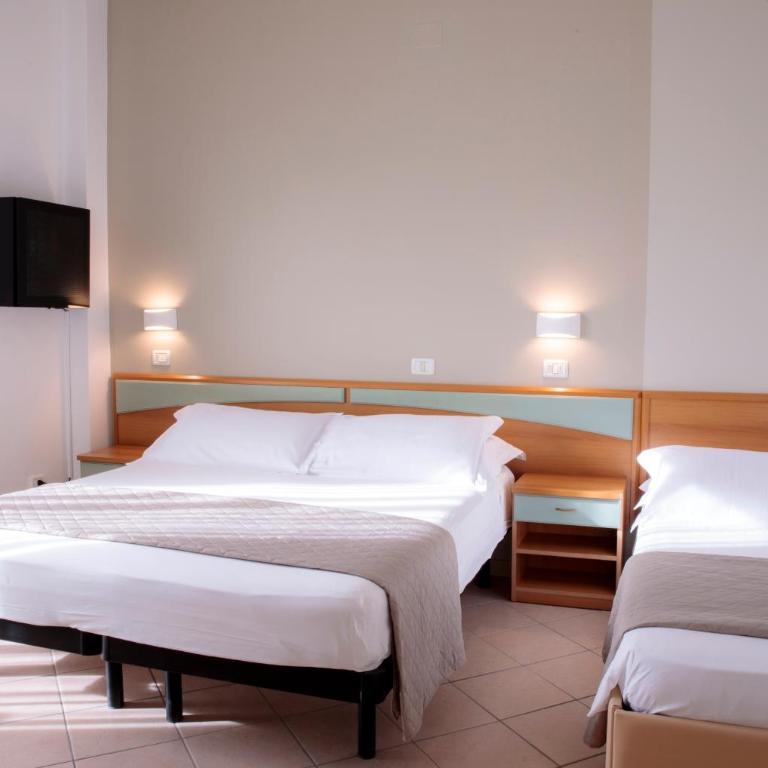 Hotel Holland - Camera Tripla Comfort - 9