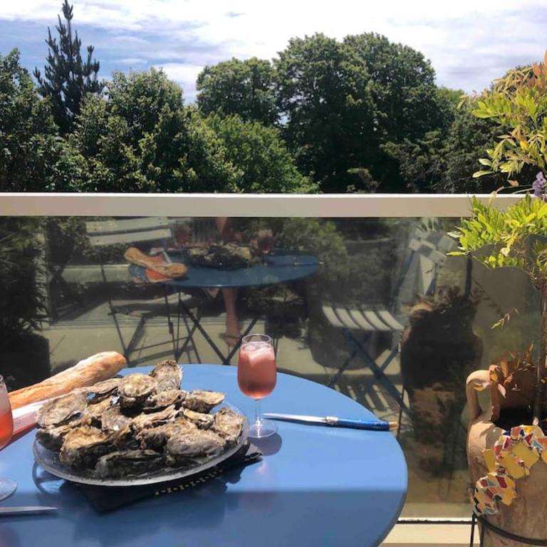 Appt, TERRASSE ,Vélo , Plages & port à proximité , idéalement bien Situé, Dernier étage - Appartement avec Terrasse - 24