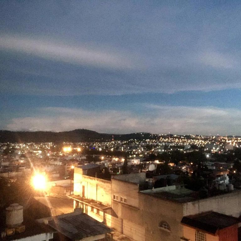 Loft en Tercer Piso con Vista Panoramica - Queen Room with Balcony - 2