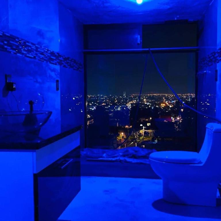 Loft en Tercer Piso con Vista Panoramica - Queen Room with Balcony - 5