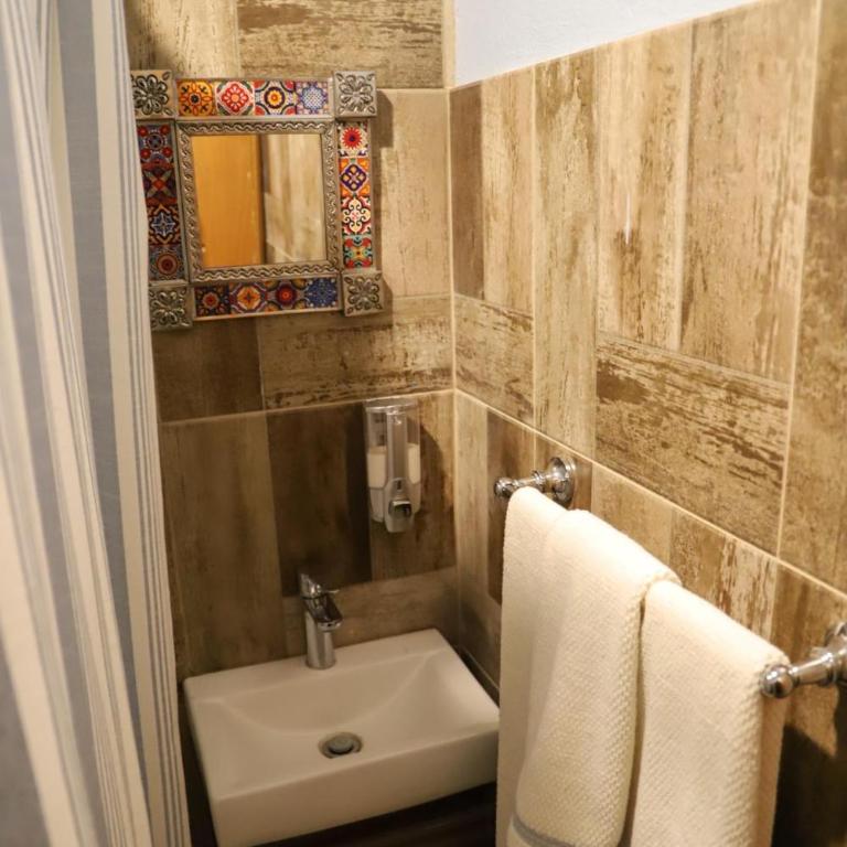 Luxurious Mid Century Modern folk art home - Casa de 4 dormitorios - 24