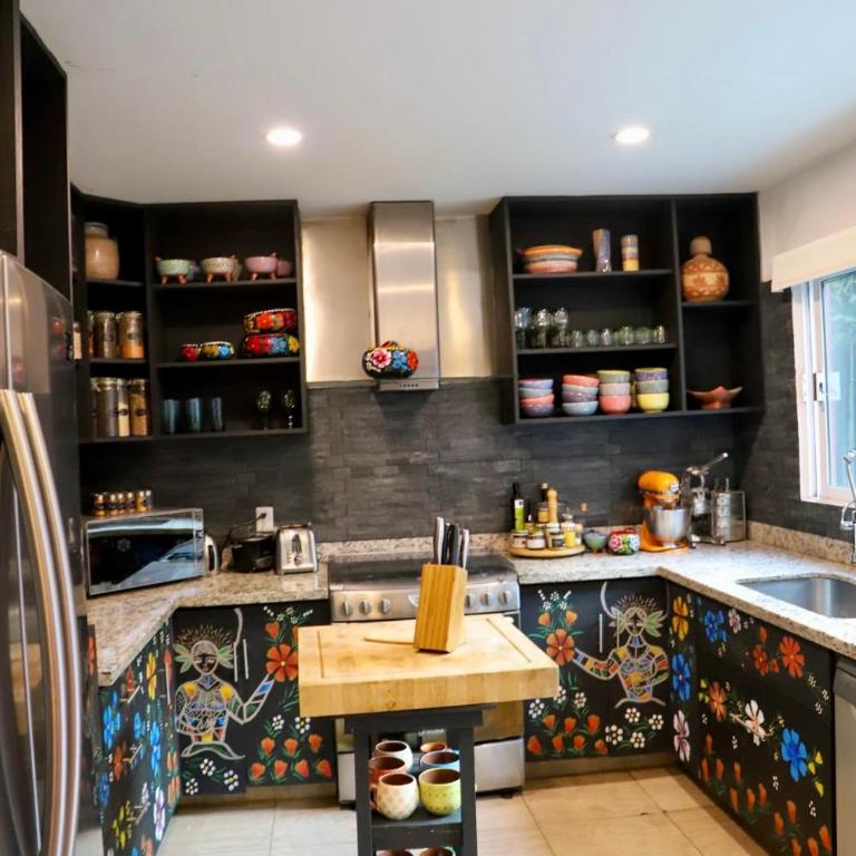 Luxurious Mid Century Modern folk art home - Casa de 4 dormitorios - 15