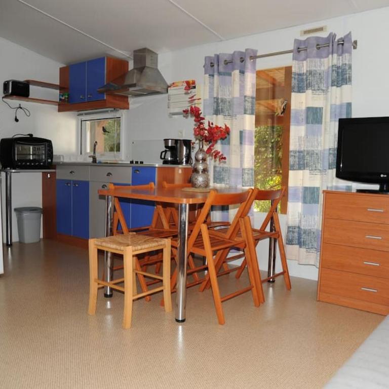 Mobil Home + dépendance dans jolie parc privé - Haus mit 3 Schlafzimmern - 7
