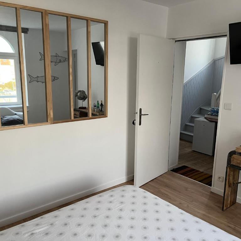 Villa Trémail - La plage au pied de votre chambre - Chambre Double – Vue sur Cour - 6