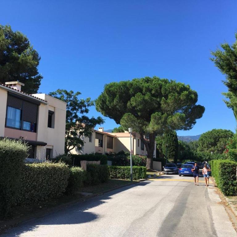 A 8 mn A PIED DES PLAGES APPARTEMENT AVEC PISCINE ET TENNIS - Appartement 1 Chambre - 17