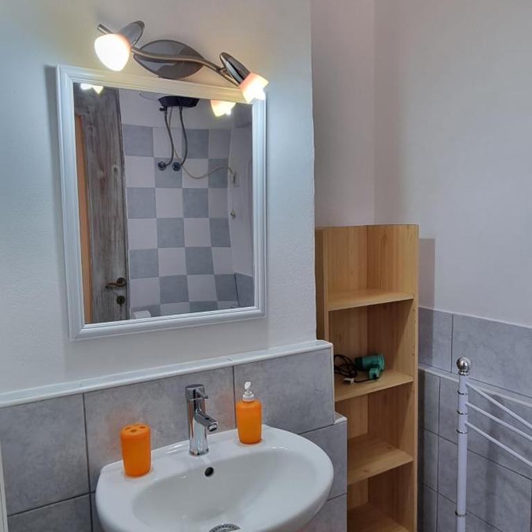 B&B Jamba - Twin Room with Private Bathroom and Balcony - 3