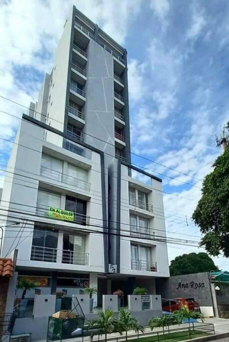 Departamentoo nuevo amoblado cerca a UAGRM, con excelente vista - One-Bedroom Apartment - 7