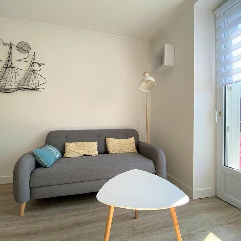 Appartement rénové 5 personnes avec balcon au centre de Perros-Guirec - FR-1-368-382 - Apartment - 5