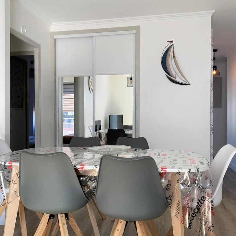 Appartement rénové 5 personnes avec balcon au centre de Perros-Guirec - FR-1-368-382 - Apartment - 6
