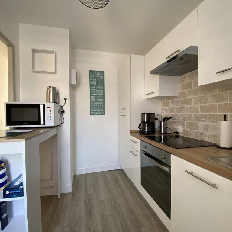 Appartement rénové 5 personnes avec balcon au centre de Perros-Guirec - FR-1-368-382 - Apartment - 8