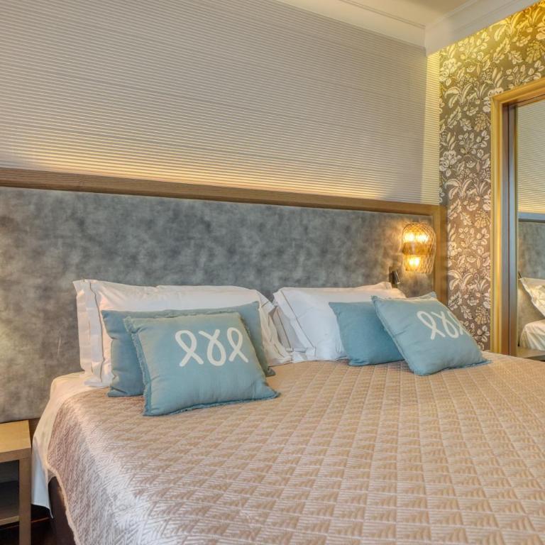 Palazzo della Scala Hotel - Luxury Suites & Spa - Deluxe Suite with Balcony and Partial Lake View - 3