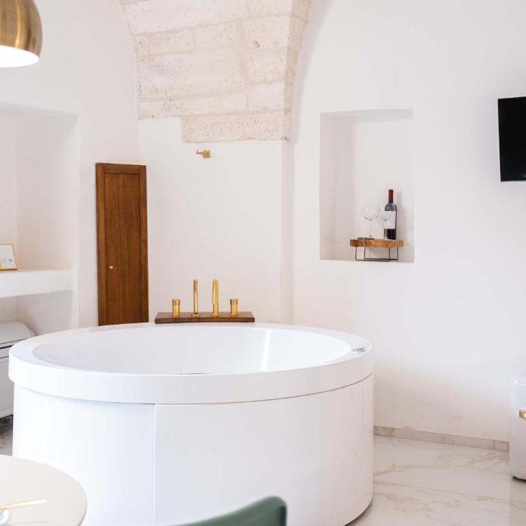 Dama Bianca Boutique Hotel Ostuni - Suite Deluxe con Vasca Idromassaggio - 15