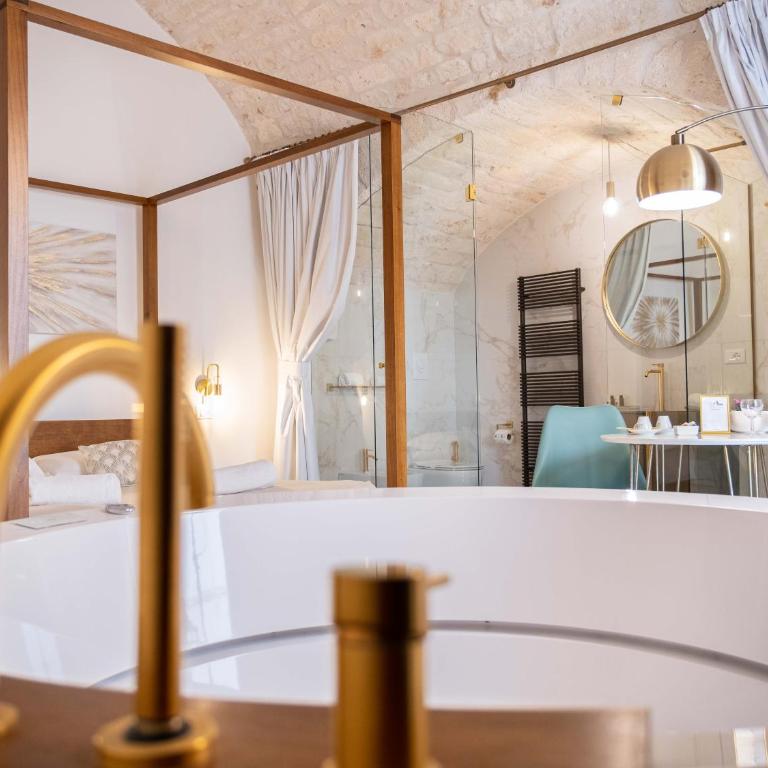 Dama Bianca Boutique Hotel Ostuni - Suite Deluxe con Vasca Idromassaggio - 16