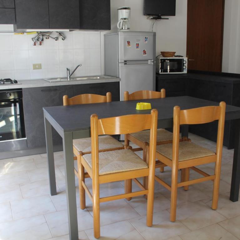 Casa Pineta - Appartamento con 2 Camere da Letto e Balcone - 21
