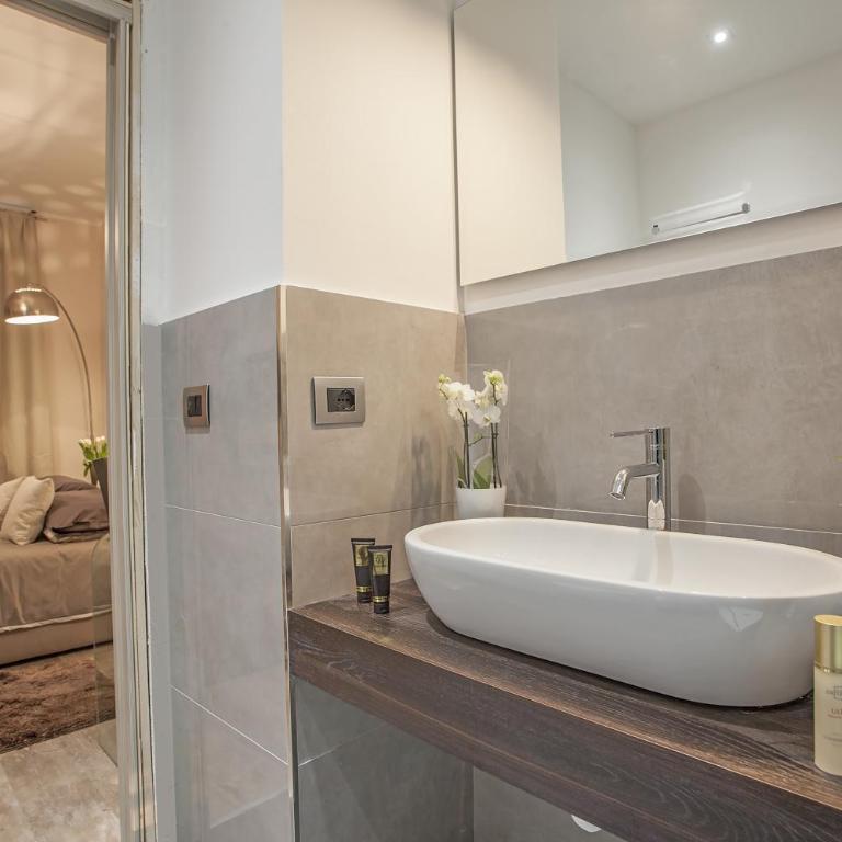St. George's Vatican Suites - Deluxe Double Room - 8