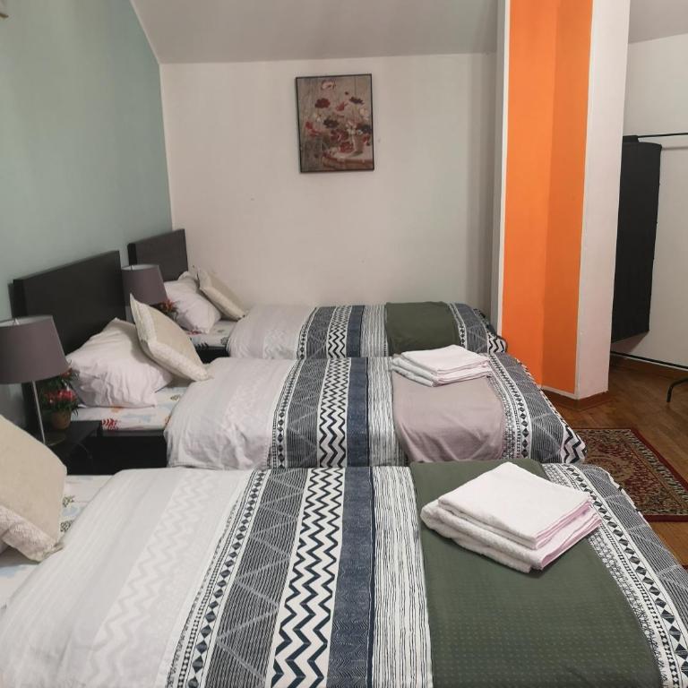 Firenze inn 21 Florence - Camera Tripla Economy con Bagno in Comune - 5