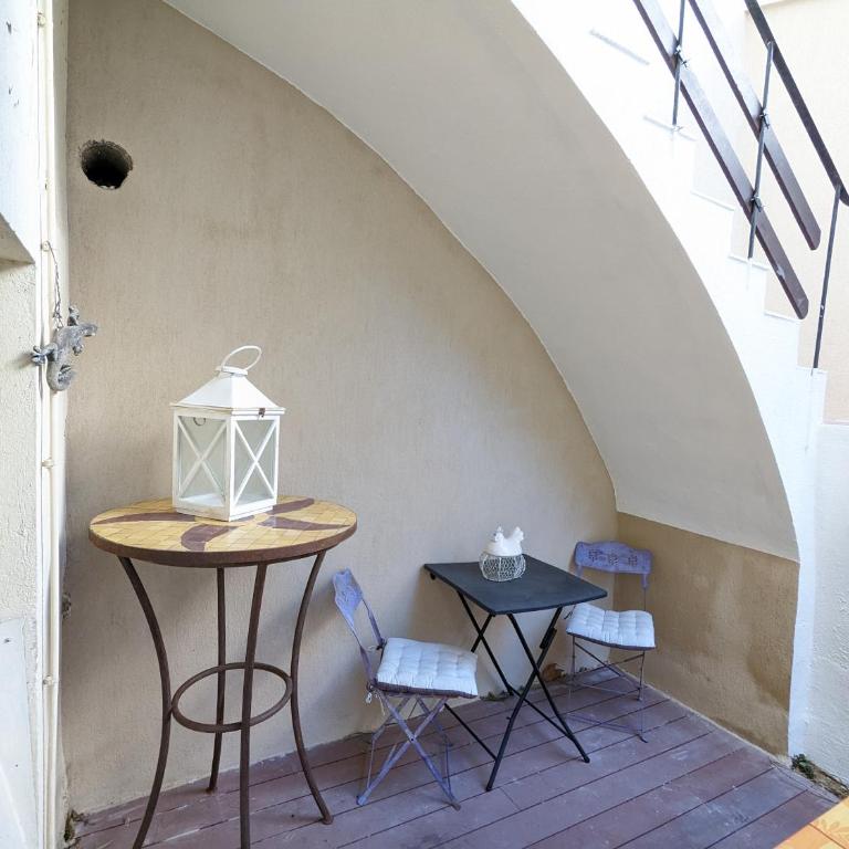 STUDIO CLIMATISE avec MEZZANINE au calme avec terrasse et parking idéalement situé pour tout faire à pied ! - Estudio con terraza - 19