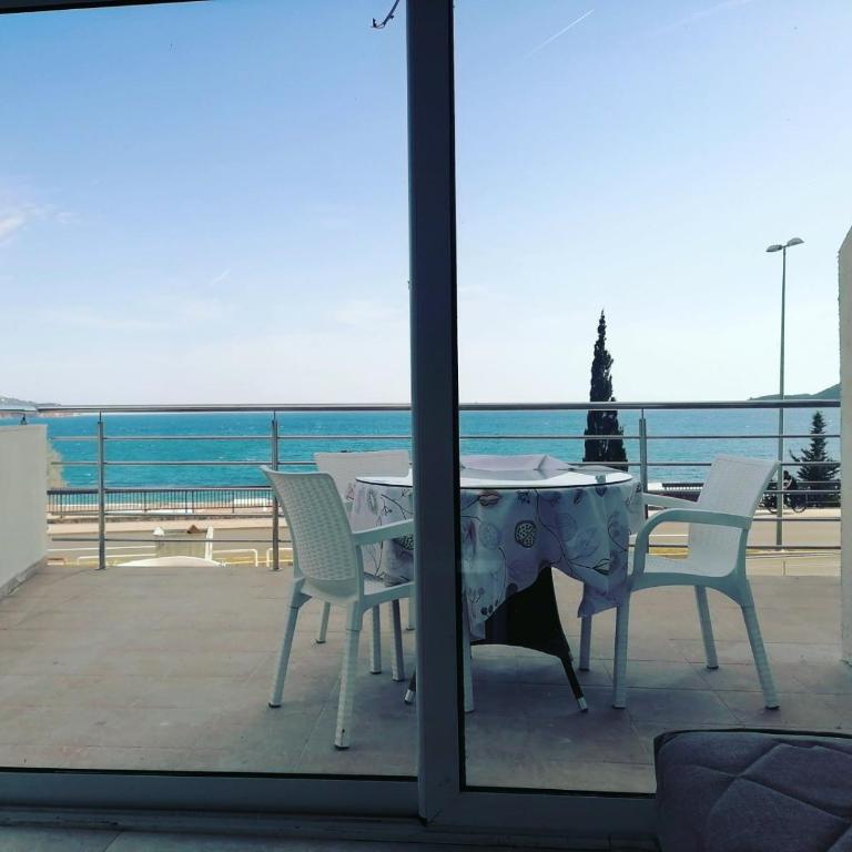 One minute to the beach - One-Bedroom Apartment - 1