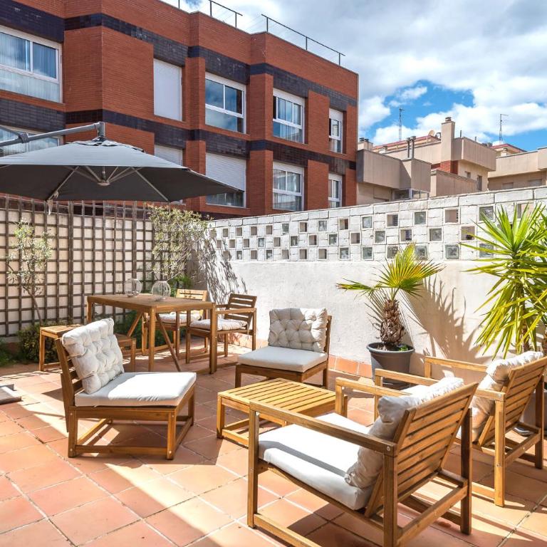 Apartment with terrace a step away from Montjuic, Barcelona - Two-Bedroom Apartment - 3