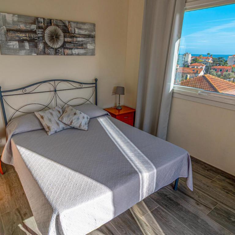 Villa Mimosa Diano Marina: exclusive use villa, garden, barbecue, 3 bedrooms and 3 bathrooms - Villa - 40