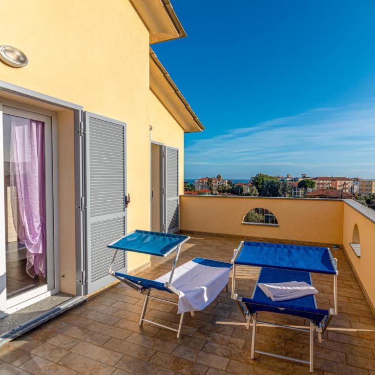 Villa Mimosa Diano Marina: exclusive use villa, garden, barbecue, 3 bedrooms and 3 bathrooms - Villa - 43
