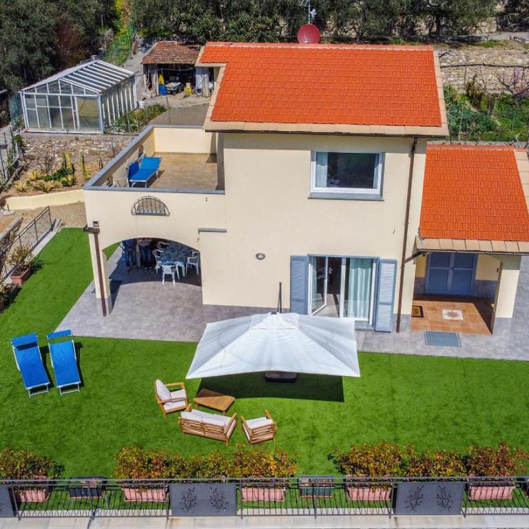 Villa Mimosa Diano Marina: exclusive use villa, garden, barbecue, 3 bedrooms and 3 bathrooms - Villa - 2