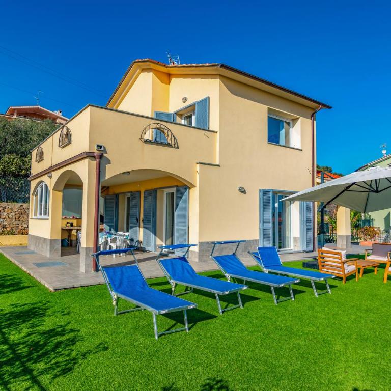Villa Mimosa Diano Marina: exclusive use villa, garden, barbecue, 3 bedrooms and 3 bathrooms - Villa - 53