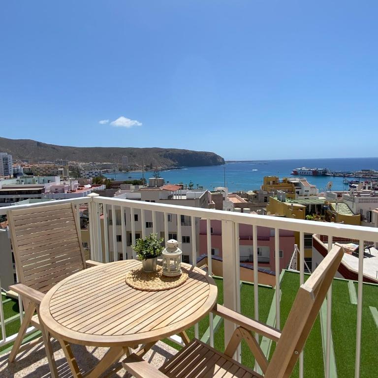 Apartamentos Ohana Los Cristianos Centro y Playa - Apartamento en el ático con vistas al mar - 6