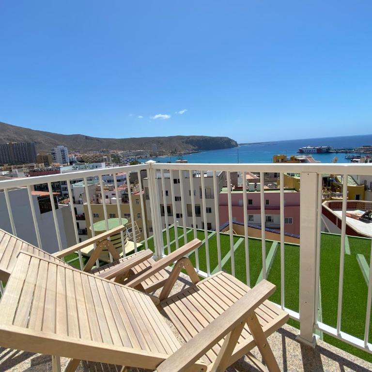Apartamentos Ohana Los Cristianos Centro y Playa - Apartamento en el ático con vistas al mar - 5