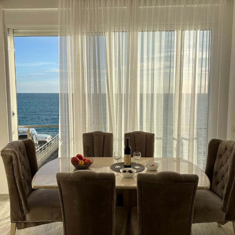 Paradise beachfront view 2 - One-Bedroom Apartment - 10
