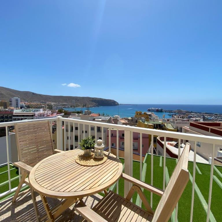 Apartamentos Ohana Los Cristianos Centro y Playa - Apartamento en el ático con vistas al mar - 3