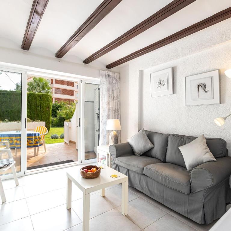 Semiadosado Alegría Jávea, recién reformado, cocina integrada a 300 metros de la playa - Apartamento de 1 dormitorio - 1