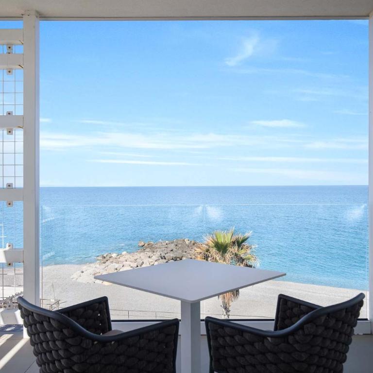 Seaside Hotel - Camera Matrimoniale Deluxe con Balcone e Vista Mare - 32