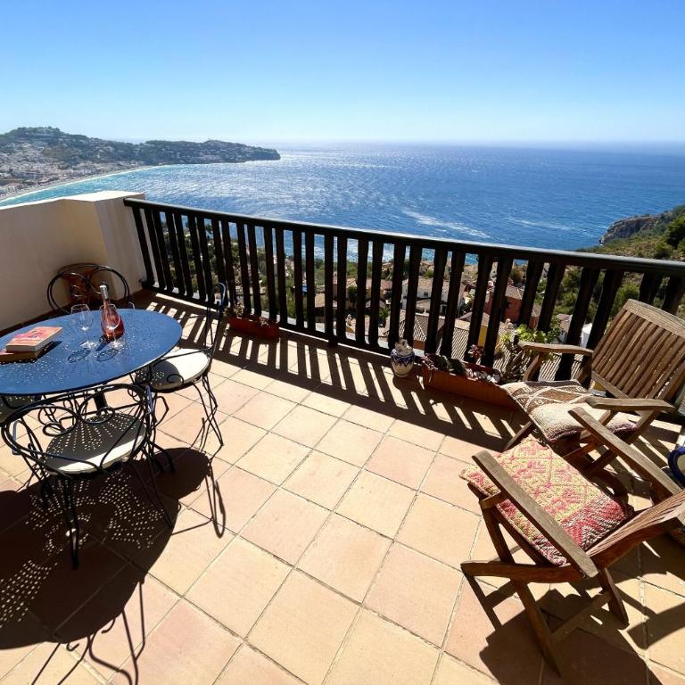 Lovely 2 bed apartment with views & communal pool - Apartment with Sea View - 1