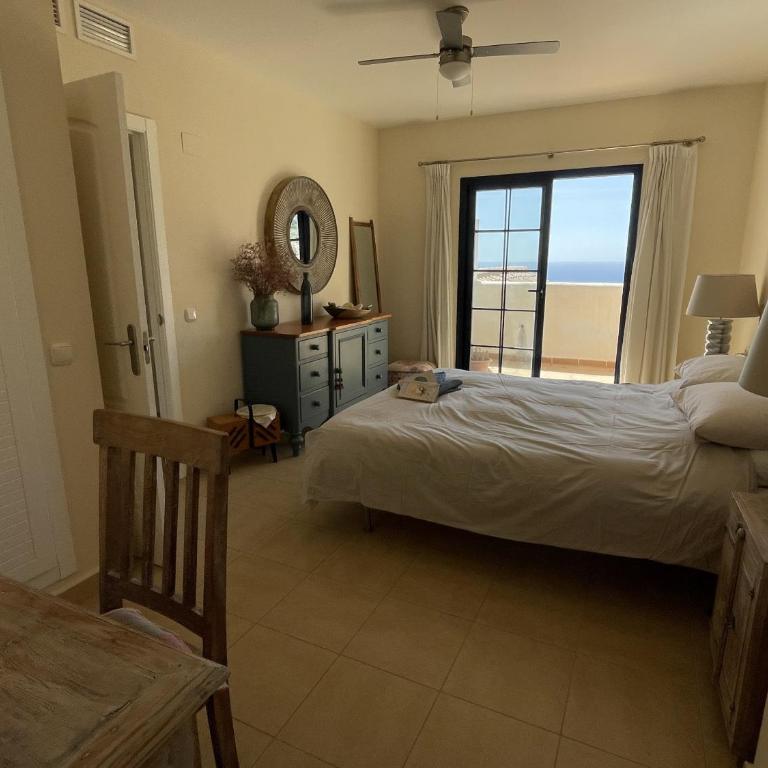Lovely 2 bed apartment with views & communal pool - Apartment with Sea View - 9