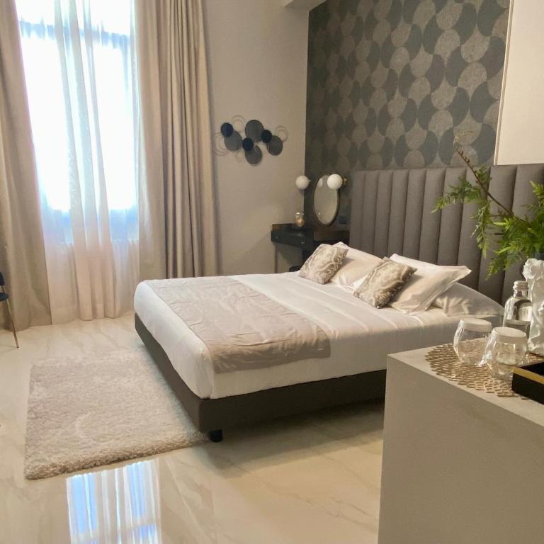 INTOMILAN Galleria Duomo I Boutique & Design Aparthotel - Deluxe King Suite - 1