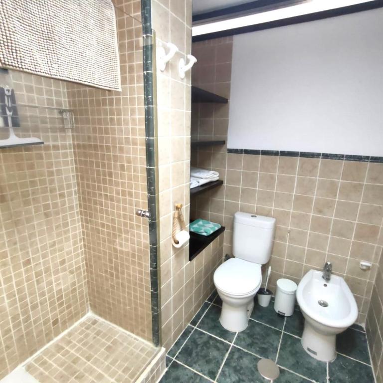 Very lightful apartment. Incredible sea views. Big terrace, Swimming pool. AC. Very close to Alicante city center. - Two-Bedroom Apartment - 13