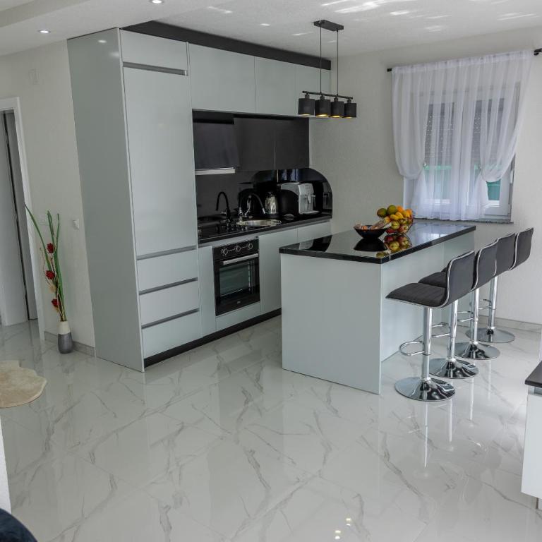 House De Luxe - One-Bedroom Villa - 42