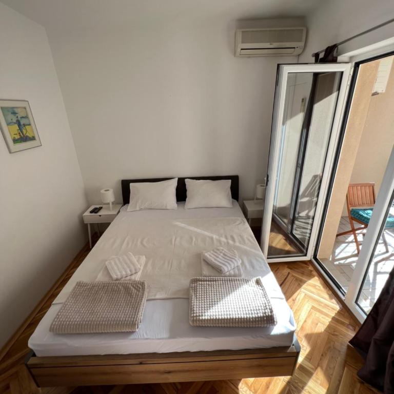 Ksenia Guesthouse Apartments and Studios - Superior Studio - 3