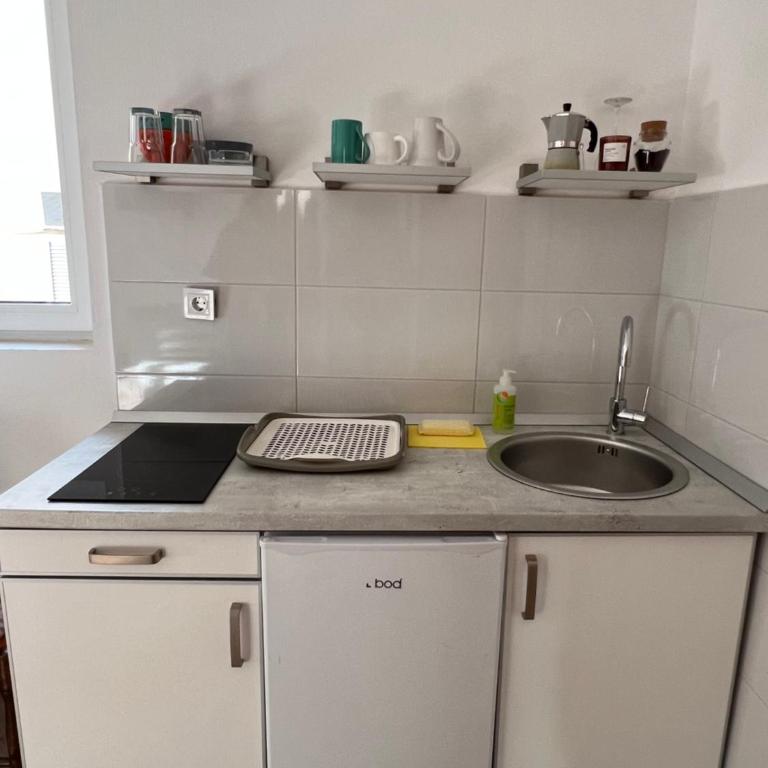 Ksenia Guesthouse Apartments and Studios - Superior Studio - 8