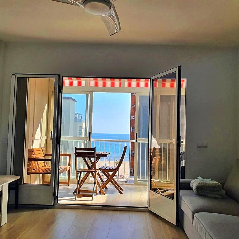 First line apartment with 3 bedrooms and seaviews - Apartment - 4