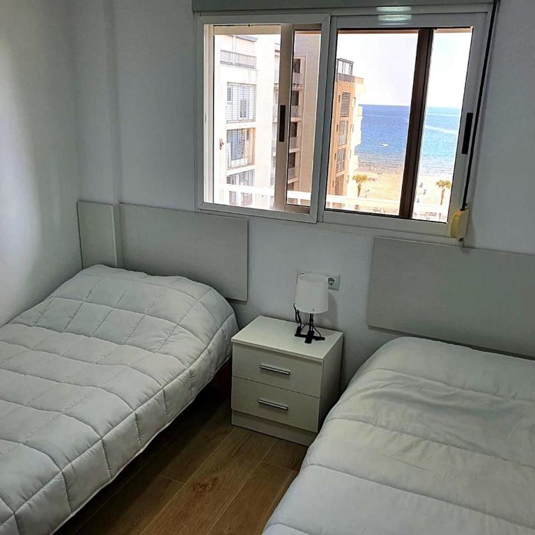 First line apartment with 3 bedrooms and seaviews - Apartment - 8