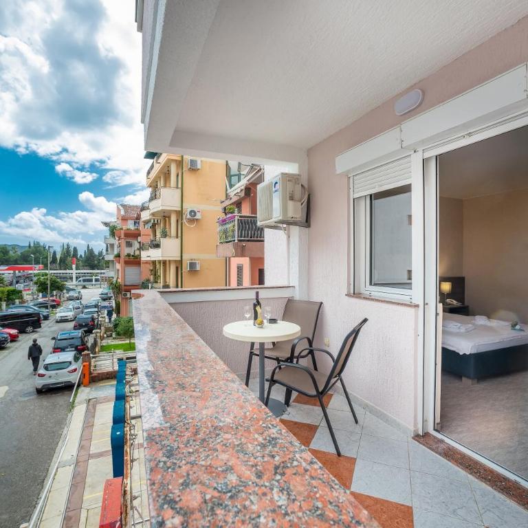 Garni Hotel MB - Deluks Dvokrevetna Soba sa Bračnim Krevetom i Balkonom - 1