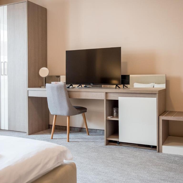 Garni Hotel MB - Deluks Dvokrevetna Soba s Bračnim Krevetom (2 odrasle osobe + 1 dete) - 4