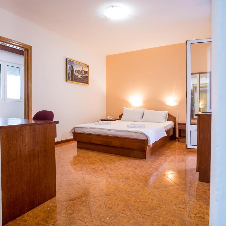 Garni Hotel MB - Porodična Soba sa Balkonom - 2